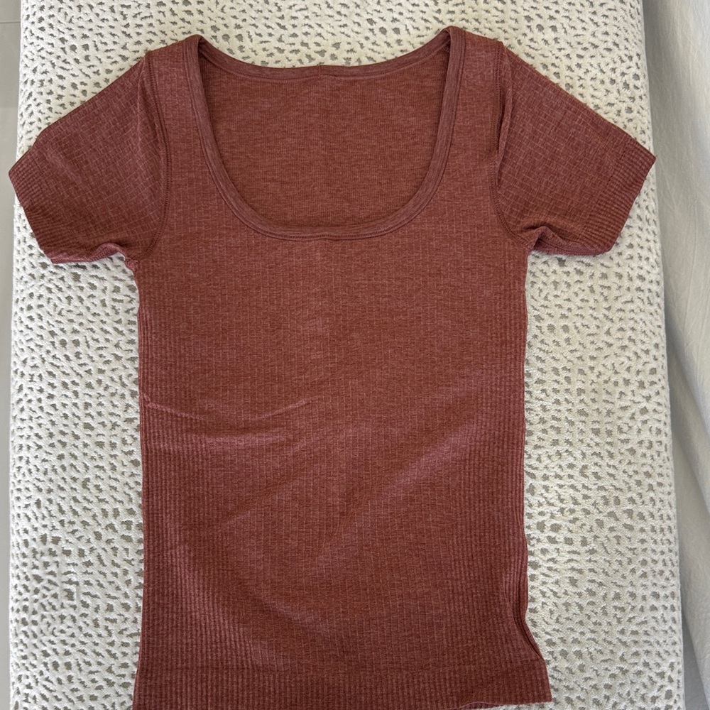 Lululemon Scoop Neck Short Sleeve Top - brick Red